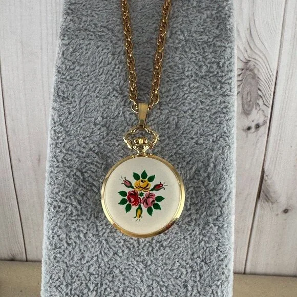 Villeruse 1960s Swiss Hand Wind Necklace Watch with Hand  display picture 3